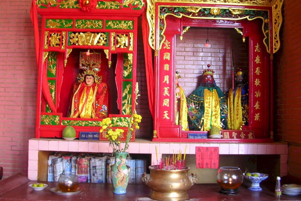 Statues of Guan Gong adorned in vibrant ceremonial robes